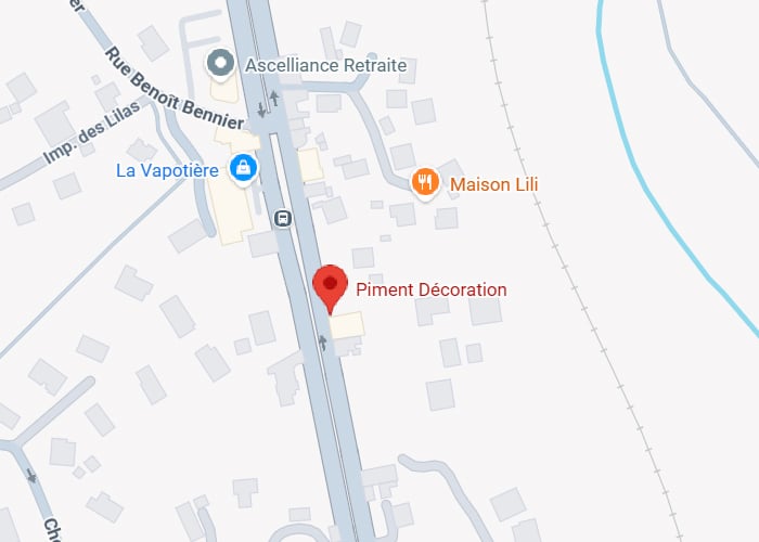 Piment Décoration : Carte de localisation des commerces. Plan détaillé de Piment Décoration sur l'axe principal, à côté de Maison Lili et Ascelliance Retraite. Voies : Rue Benoît Bennier.