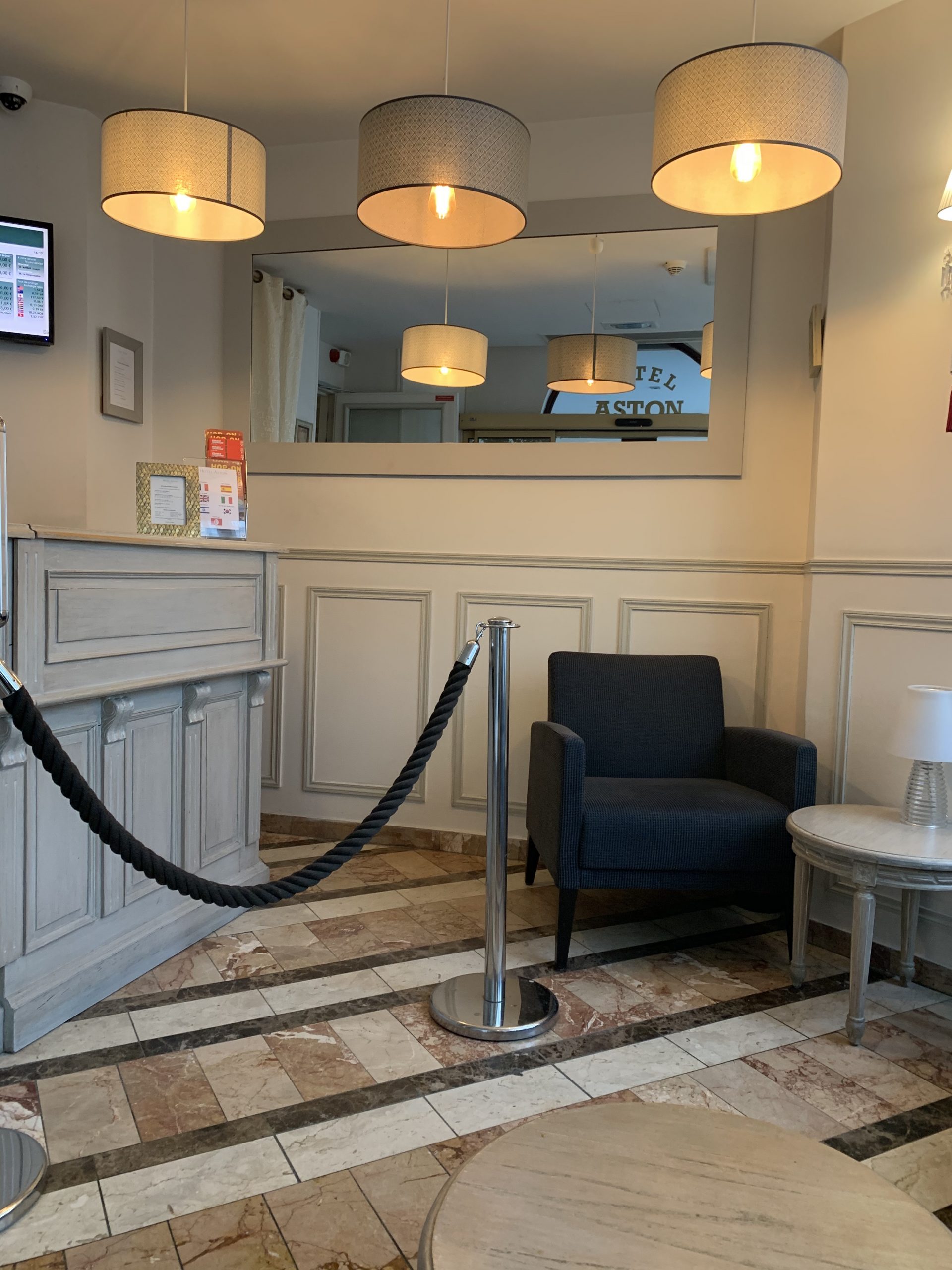 ACCUEIL-HOTEL-scaled