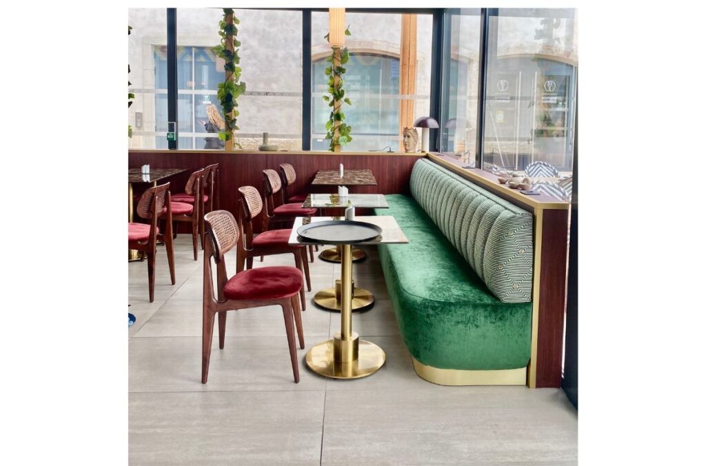 chaise bois rotain restaurant2