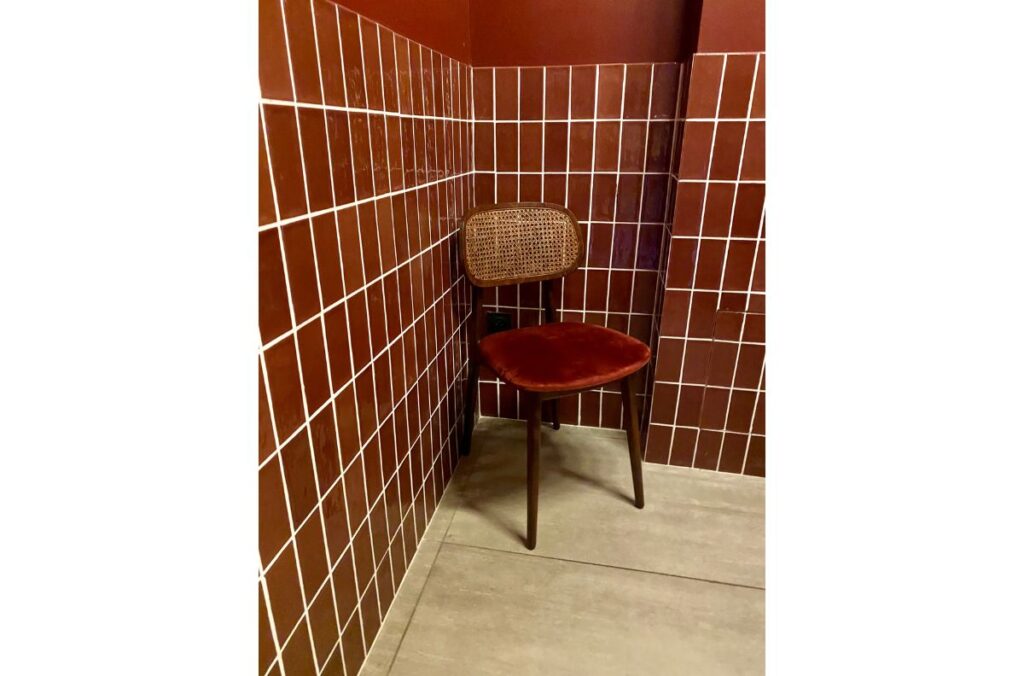 chaise bois rotin restaurant 1