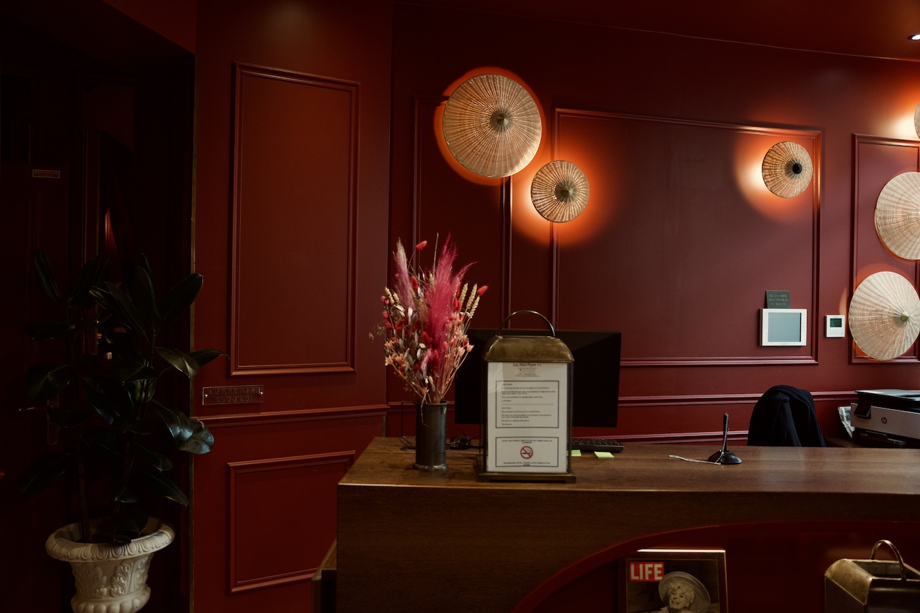 comptoir-de-laccueil-hotel