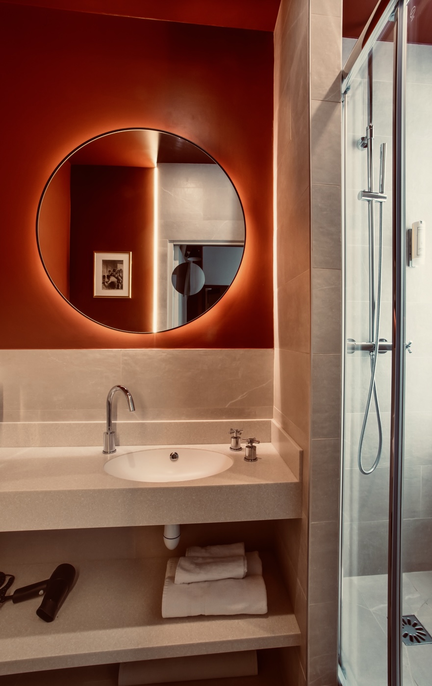 miroir-salle-de-bain-hotel-sacha
