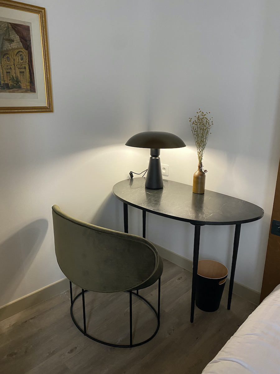 renovation-suite-bureau-hotel-sacha