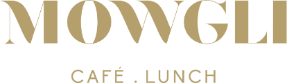 Mowgli Café Lunch | Logo doré et élégant pour le restaurant. Logo élégant Mowgli en majuscules dorées sur fond noir. La mention "CAFÉ . LUNCH" précise les services offerts par le restaurant.